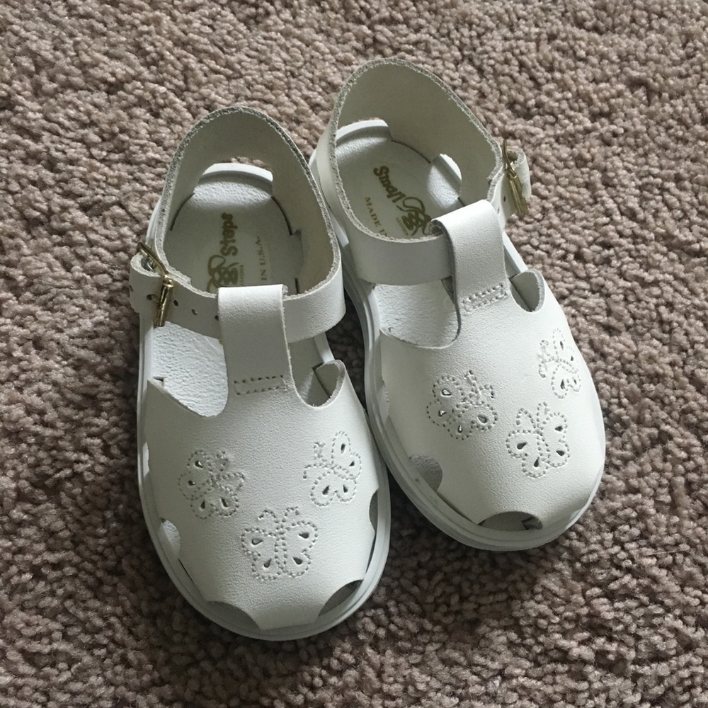 White leather shoes size5